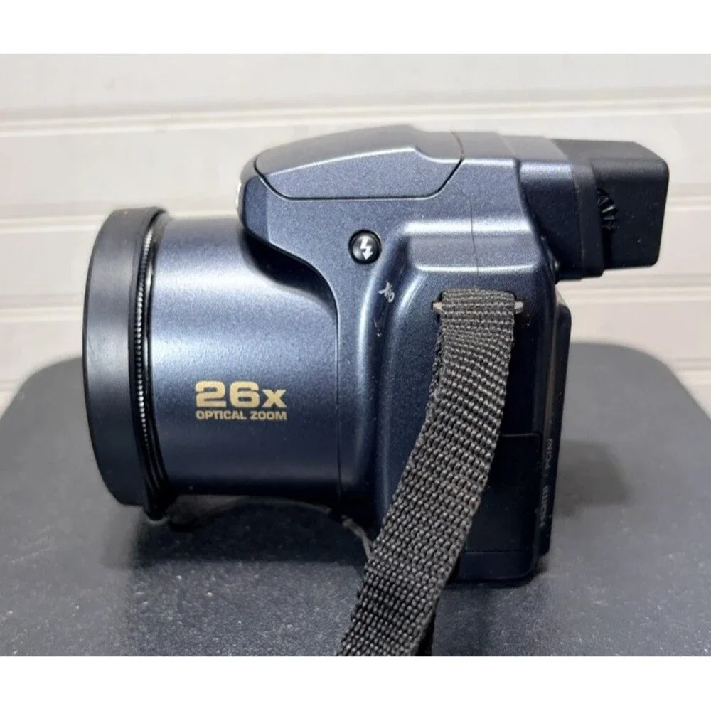 Pentax X90 12.1MP Digital Bridging Camera w/manual, Battery, Charger & Strap